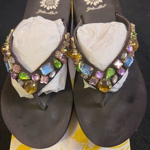 yellowbox brown and rhinestone flip flops. Worn  only once.